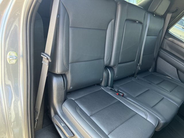 Used 2023 Chevrolet Tahoe Z71 w/ Luxury Package AWD/4WD image 28
