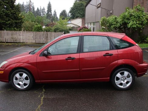 Used 2004 Ford Focus ZX5 Hatchback FWD image 13