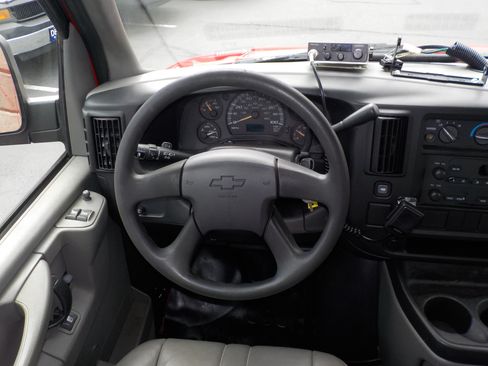 Used 2005 Chevrolet Express 3500 Extended RWD image 22