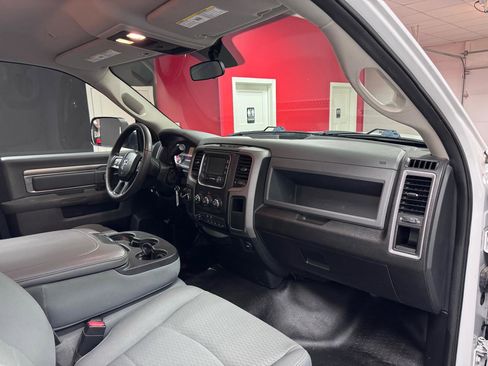Used 2017 RAM 2500 Tradesman w/ Chrome Appearance Group AWD/4WD image 16
