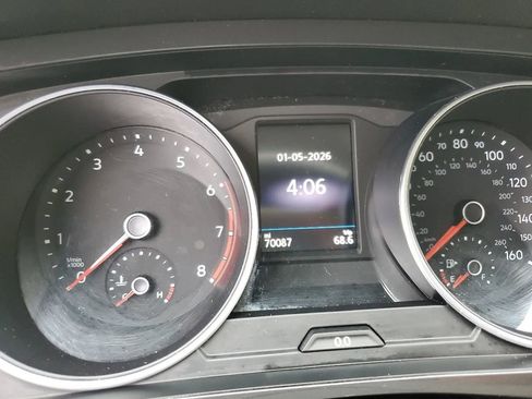 Used 2019 Volkswagen Tiguan S image 29