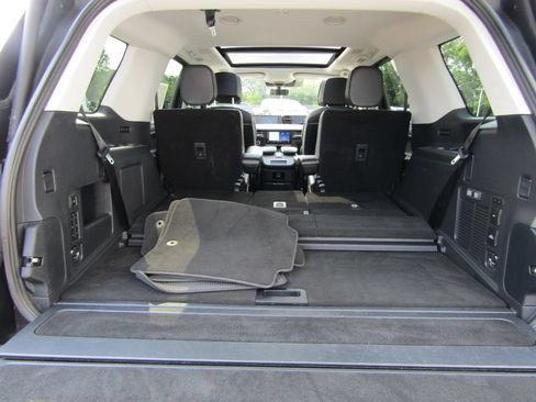 Used 2025 Lincoln Navigator Reserve AWD/4WD image 14