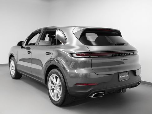 Certified 2025 Porsche Cayenne image 3