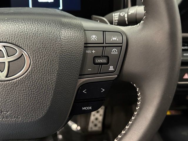 Used 2026 Toyota Camry Hybrid FWD image 13