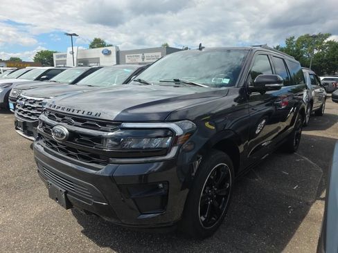 Used 2023 Ford Expedition Max Limited AWD/4WD image 2