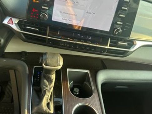 Used 2021 Toyota Sienna XLE AWD/4WD image 16
