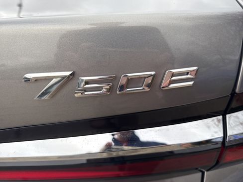 New 2026 BMW 750e xDrive image 7
