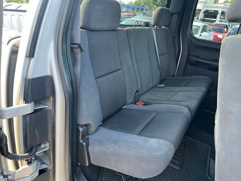 Used 2009 Chevrolet Silverado 2500 LT w/ Interior Plus Package AWD/4WD image 24