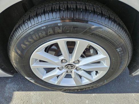 Used 2025 Toyota Camry LE image 14