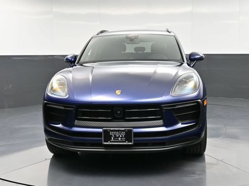 Certified 2025 Porsche Macan AWD/4WD image 11