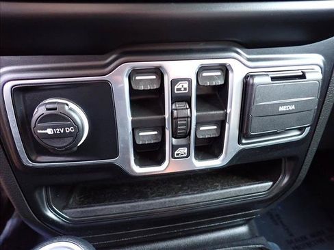 Used 2023 Jeep Wrangler Unlimited w/ Cold Weather Group AWD/4WD image 15