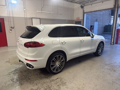 Used 2015 Porsche Cayenne Diesel AWD/4WD image 6
