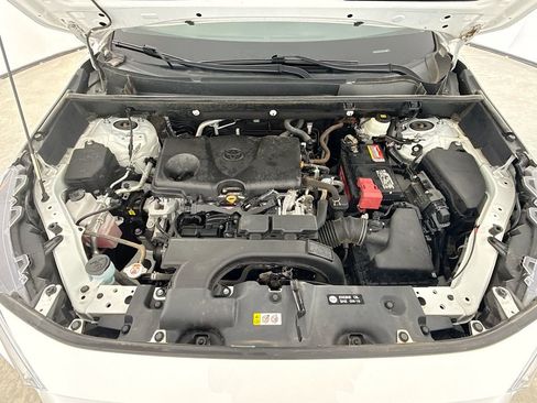 Used 2020 Toyota RAV4 XLE w/ Convenience Package FWD image 29