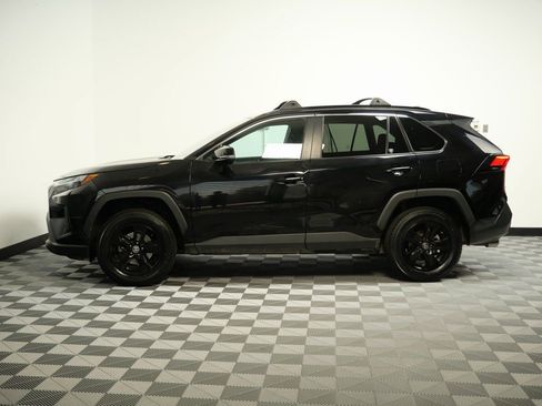 Used 2022 Toyota RAV4 XLE w/ Convenience Package image 4