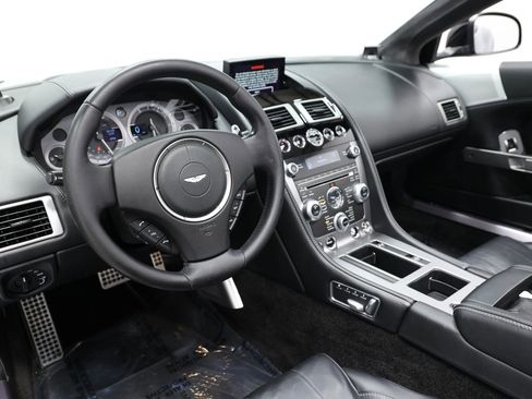 Used 2015 Aston Martin DB9 Volante RWD image 2