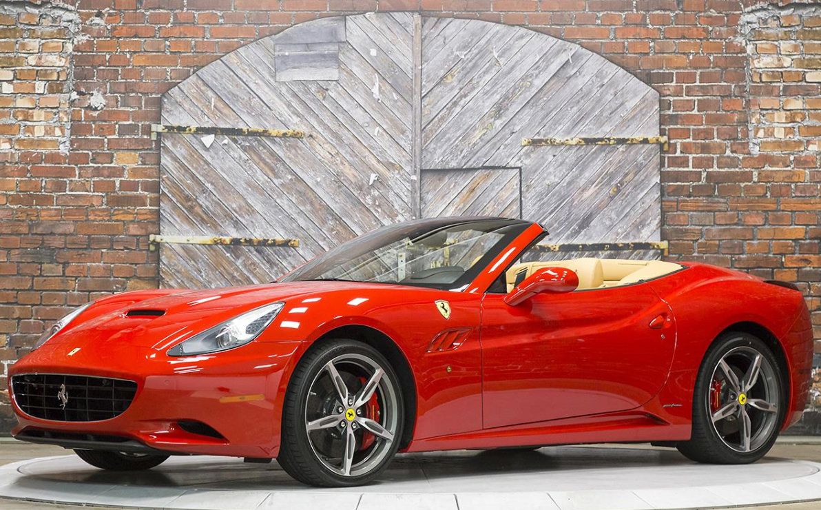 Used 2014 Ferrari California RWD image 1