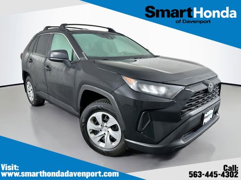 Used 2021 Toyota RAV4 LE image 1