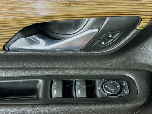 Used 2018 GMC Terrain SLE image 23