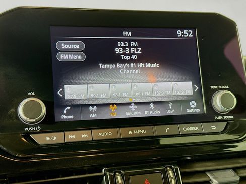 Used 2025 Nissan Pathfinder SV FWD image 16