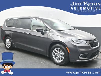Used 2023 Chrysler Pacifica Touring-L