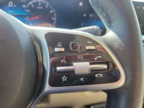 Used 2023 Mercedes-Benz GLB 250 image 22