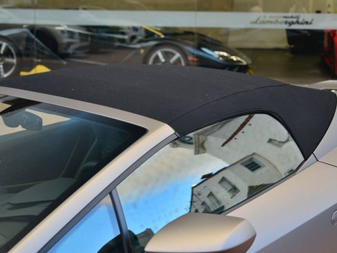 Used 2023 Lamborghini Huracan EVO image 14