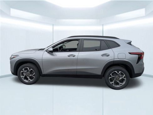 New 2026 Chevrolet Trax LT w/ Driver Confidence Package image 2