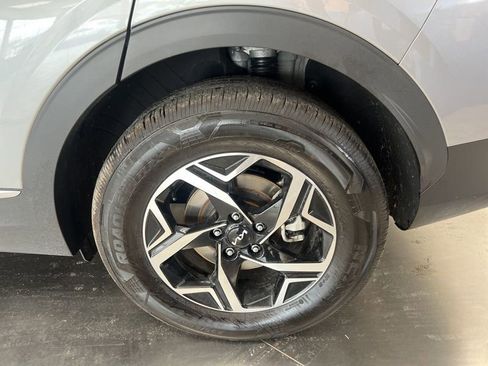 Certified 2025 Kia Sportage LX AWD/4WD image 9