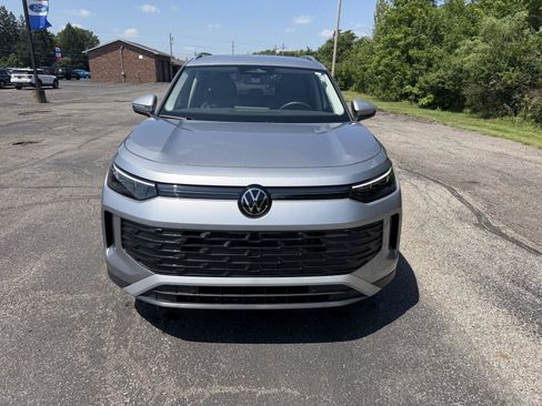 Used 2025 Volkswagen Tiguan SE FWD image 1