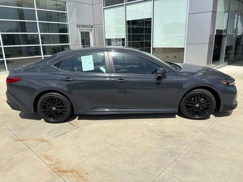 Used 2025 Toyota Camry SE FWD image 8