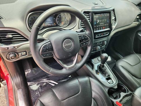 Used 2019 Jeep Cherokee Limited w/ Luxury Group FWD image 2