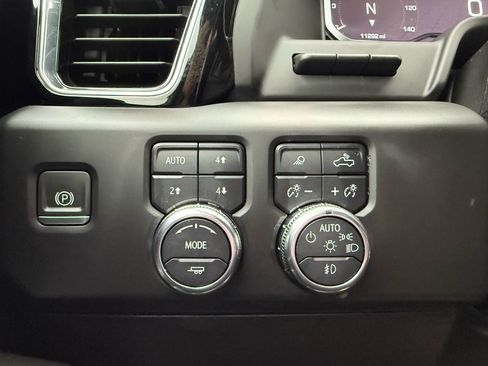 Used 2024 GMC Sierra 2500 Denali w/ Denali Reserve Package image 28