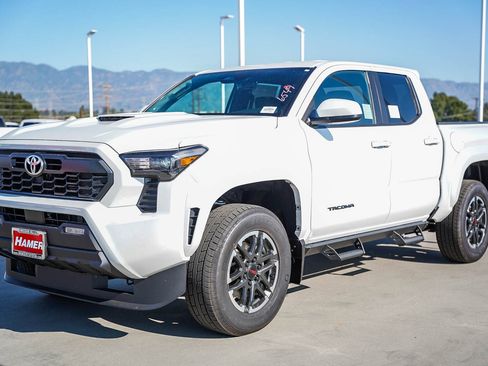 New 2025 Toyota Tacoma TRD Sport image 3