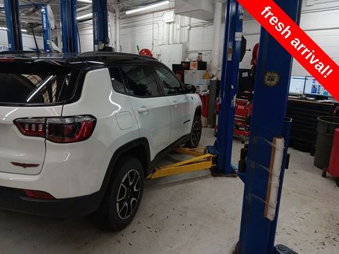 Used 2024 Jeep Compass Trailhawk image 4