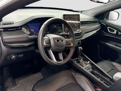 Used 2025 Jeep Compass Trailhawk AWD/4WD image 7