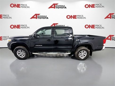 Certified 2017 Toyota Tacoma SR5 image 4