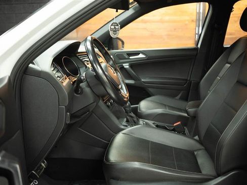 Used 2021 Volkswagen Tiguan SE R-Line image 8
