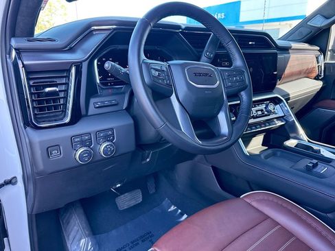Used 2025 GMC Sierra 2500 Denali Ultimate image 10