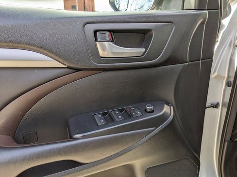 Used 2017 Toyota Highlander XLE image 10