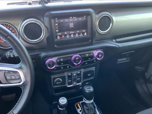 Used 2018 Jeep Wrangler Unlimited Sahara w/ LED Lighting Group AWD/4WD image 7