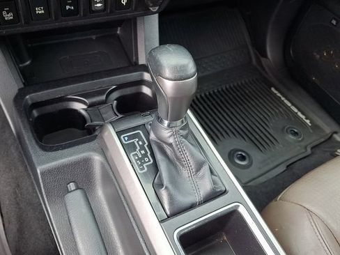 Used 2016 Toyota Tacoma Limited RWD image 11