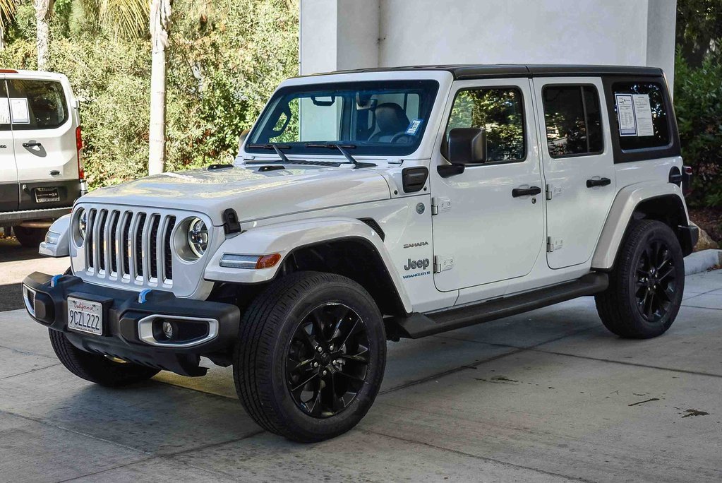 Used 2023 Jeep Wrangler Unlimited Sahara AWD/4WD image 3