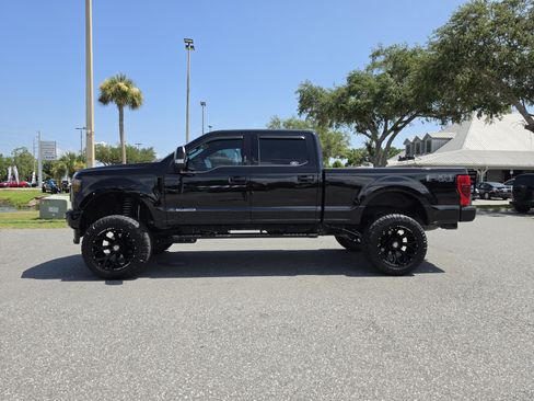 Used 2022 Ford F250 Lariat w/ Black Appearance Package AWD/4WD image 9