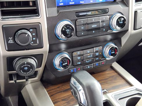 Used 2019 Ford F150 Lariat w/ Equipment Group 502A Luxury AWD/4WD image 24
