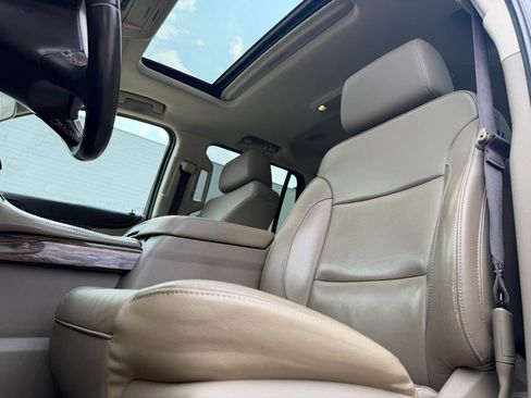 Used 2019 GMC Yukon SLT w/ HD Trailering Package AWD/4WD image 7