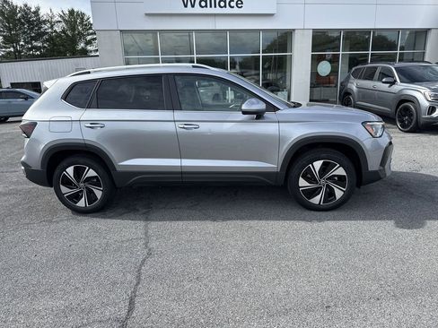 New 2025 Volkswagen Taos SE image 4