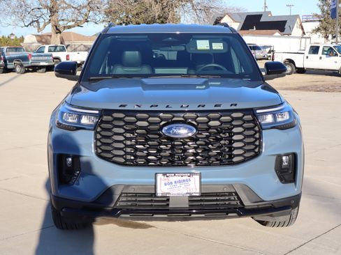 Used 2025 Ford Explorer ST-Line image 2