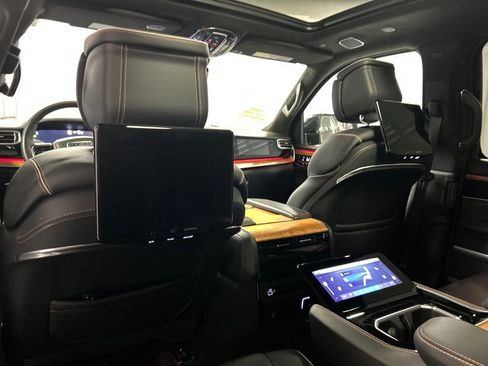 Used 2024 Jeep Grand Wagoneer Series III w/ Rear Seat Video Group 1 AWD/4WD image 25