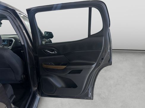 Used 2018 GMC Acadia SLE FWD image 20