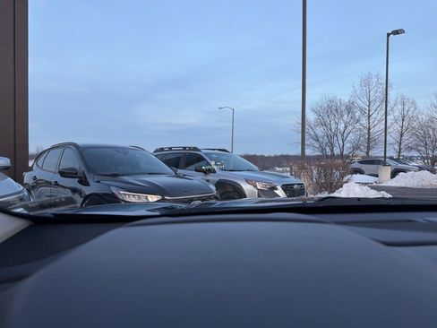 Used 2023 GMC Acadia Denali w/ Denali Technology Package image 12